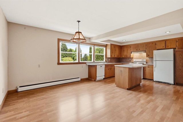 N68W15651 Chateau DRIVE, Menomonee Falls, WI 53051
