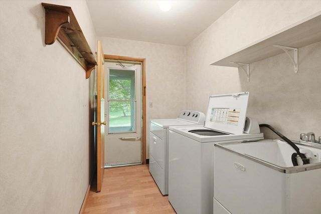 N68W15651 Chateau DRIVE, Menomonee Falls, WI 53051