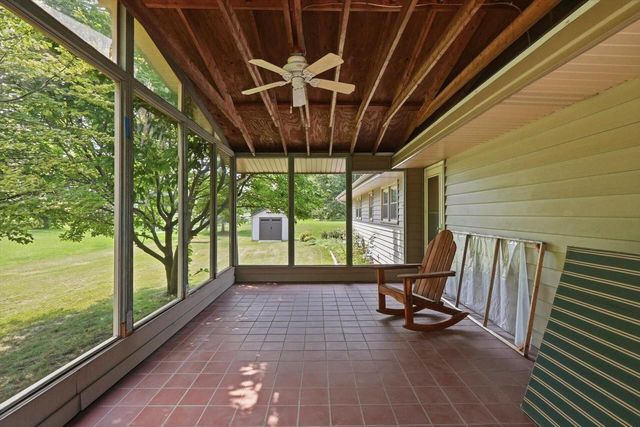 N68W15651 Chateau DRIVE, Menomonee Falls, WI 53051