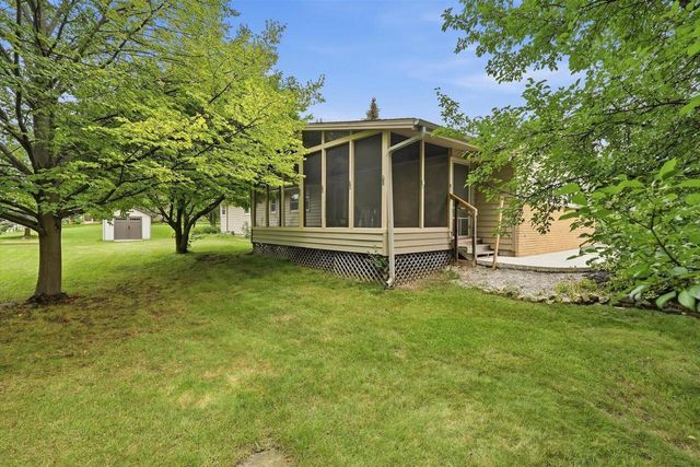 N68W15651 Chateau DRIVE, Menomonee Falls, WI 53051