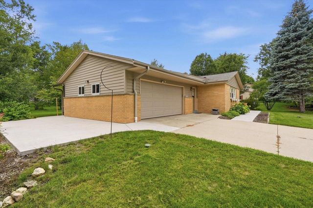 N68W15651 Chateau DRIVE, Menomonee Falls, WI 53051