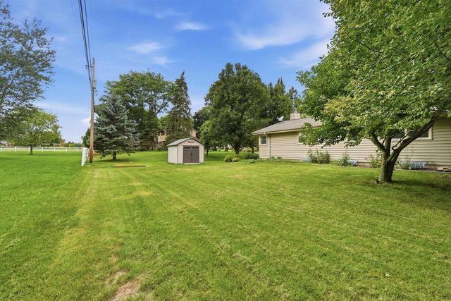 N68W15651 Chateau DRIVE, Menomonee Falls, WI 53051