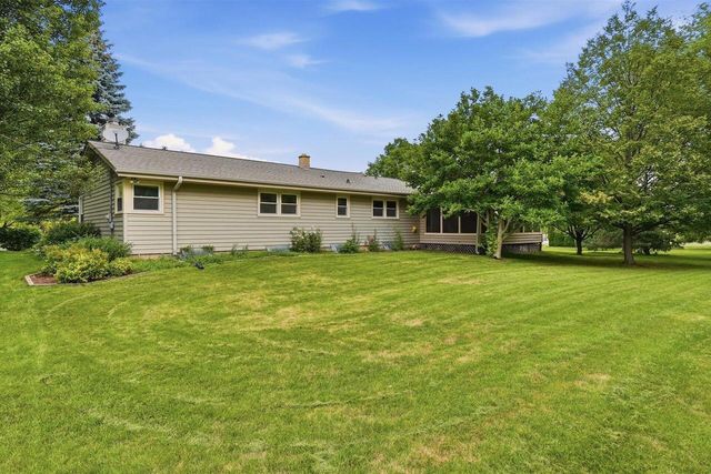 N68W15651 Chateau DRIVE, Menomonee Falls, WI 53051