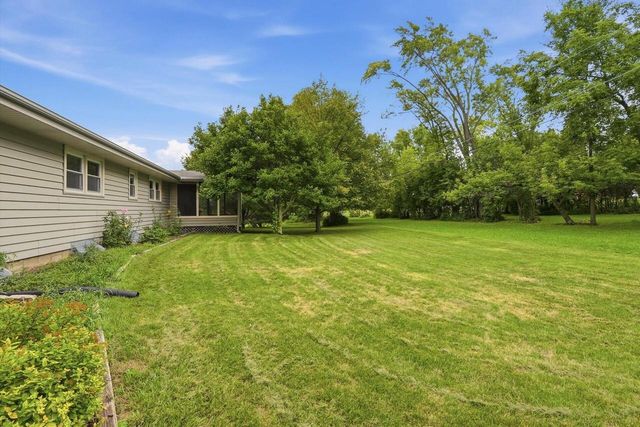 N68W15651 Chateau DRIVE, Menomonee Falls, WI 53051