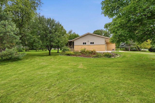 N68W15651 Chateau DRIVE, Menomonee Falls, WI 53051