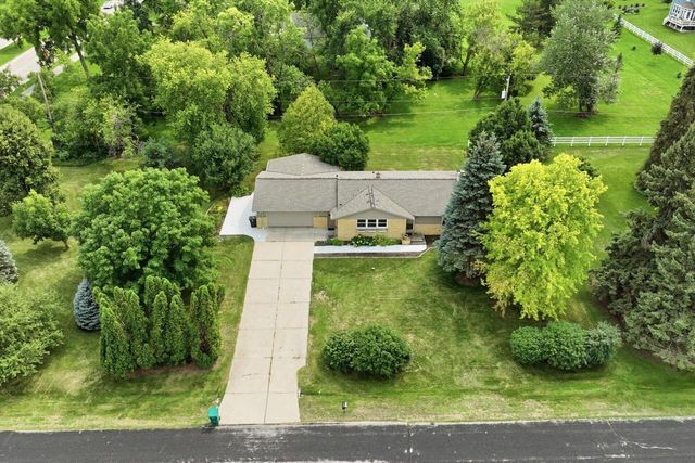 N68W15651 Chateau DRIVE, Menomonee Falls, WI 53051