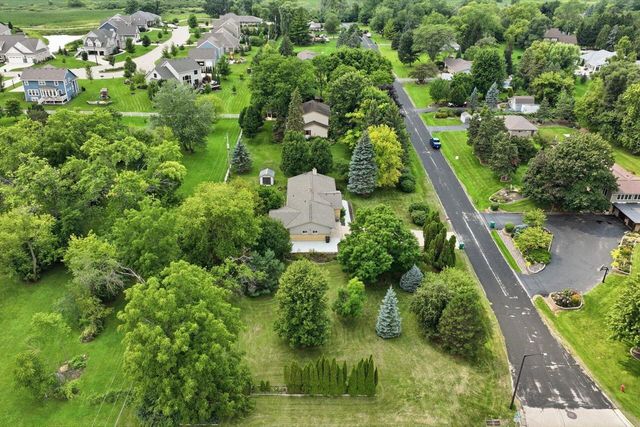 N68W15651 Chateau DRIVE, Menomonee Falls, WI 53051