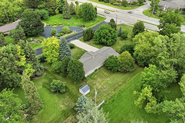 N68W15651 Chateau DRIVE, Menomonee Falls, WI 53051