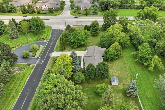 N68W15651 Chateau DRIVE, Menomonee Falls, WI 53051