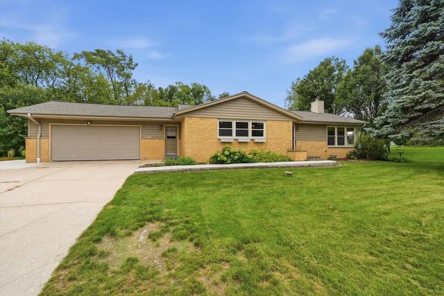 N68W15651 Chateau DRIVE, Menomonee Falls, WI 53051