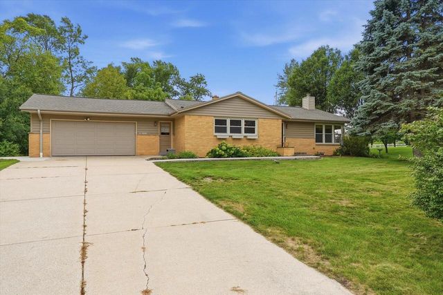 N68W15651 Chateau DRIVE, Menomonee Falls, WI 53051