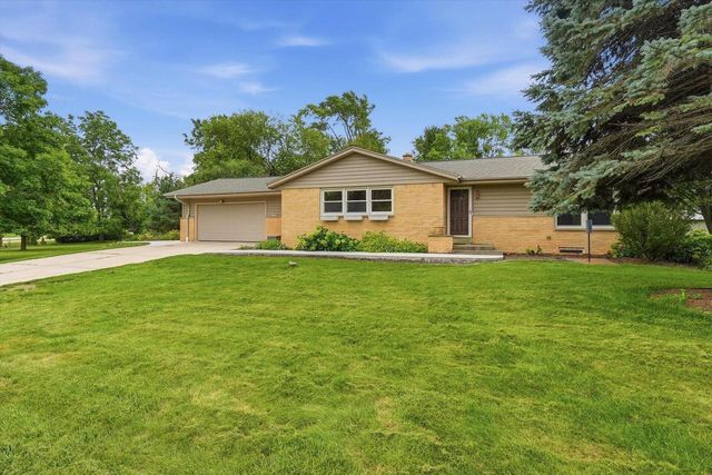 N68W15651 Chateau DRIVE, Menomonee Falls, WI 53051