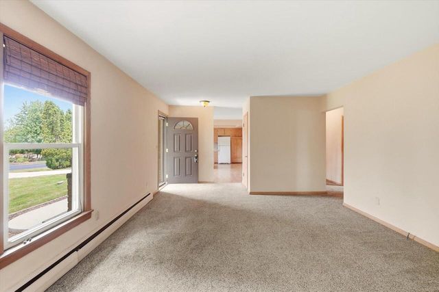 N68W15651 Chateau DRIVE, Menomonee Falls, WI 53051