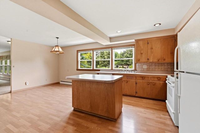 N68W15651 Chateau DRIVE, Menomonee Falls, WI 53051