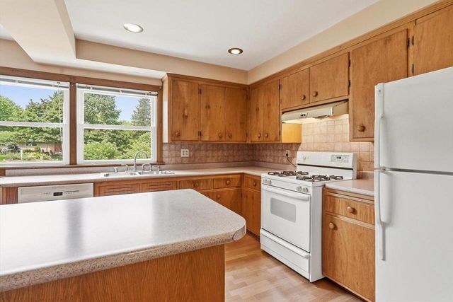 N68W15651 Chateau DRIVE, Menomonee Falls, WI 53051