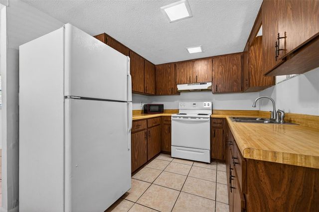 902 TWO HOUSES LANE, Seffner, FL 33584