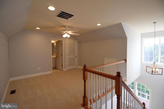 44136 RIVERPOINT DR, Leesburg, VA 20176