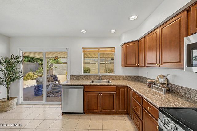 3226 W MICHELLE Drive, Phoenix, AZ 85053