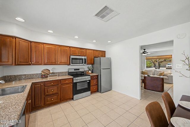 3226 W MICHELLE Drive, Phoenix, AZ 85053