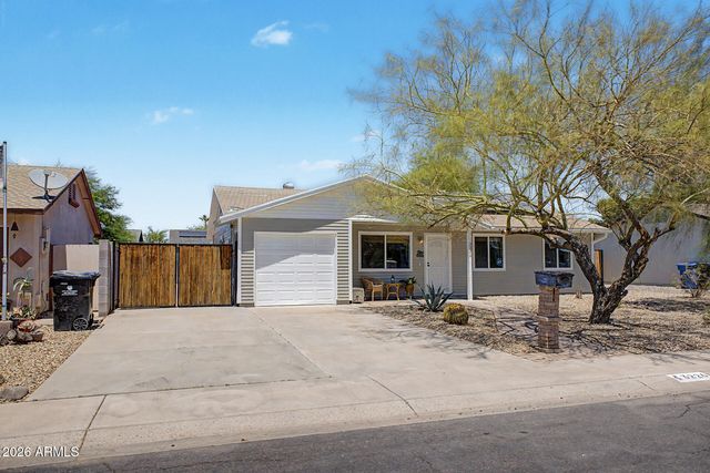 3226 W MICHELLE Drive, Phoenix, AZ 85053