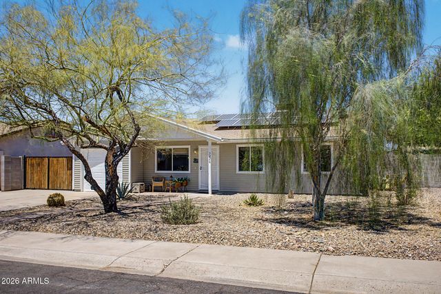 3226 W MICHELLE Drive, Phoenix, AZ 85053
