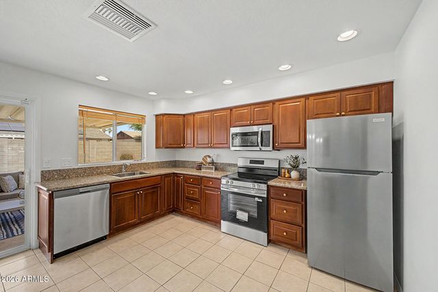 3226 W MICHELLE Drive, Phoenix, AZ 85053
