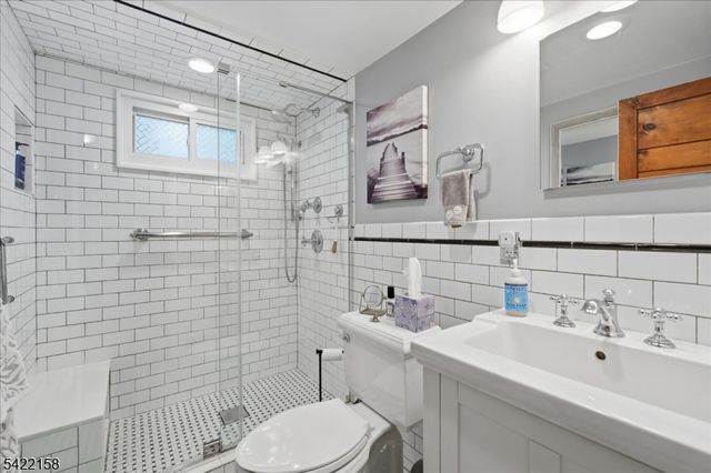 25 Indian Trl, Sparta Twp., NJ 07871