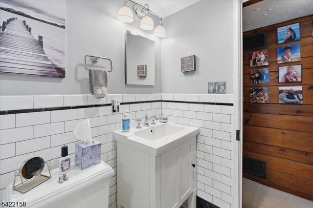 25 Indian Trl, Sparta Twp., NJ 07871