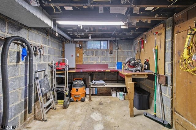 25 Indian Trl, Sparta Twp., NJ 07871