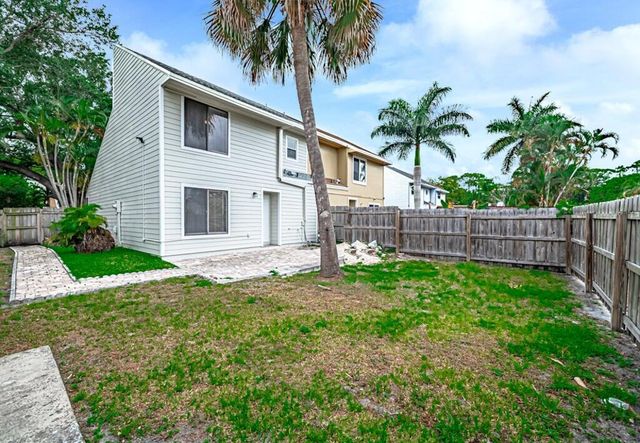 9227 Green Meadows Way, Palm Beach Gardens, FL 33418