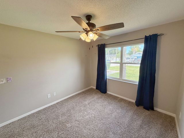 39 Fischer Ln, Palm Coast, FL 32137