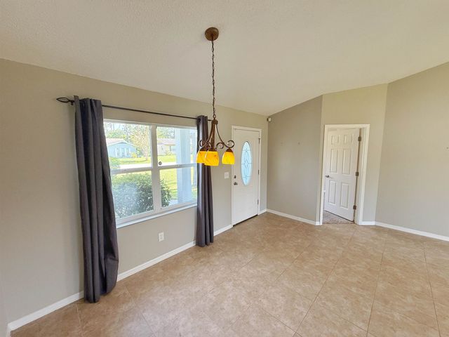 39 Fischer Ln, Palm Coast, FL 32137