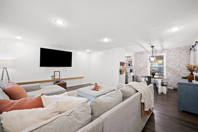 1672 Robin Pl, Clarksville, TN 37043