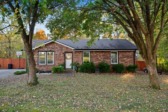 1672 Robin Pl, Clarksville, TN 37043