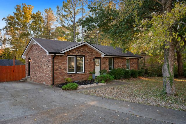 1672 Robin Pl, Clarksville, TN 37043