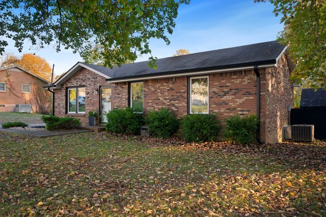 1672 Robin Pl, Clarksville, TN 37043