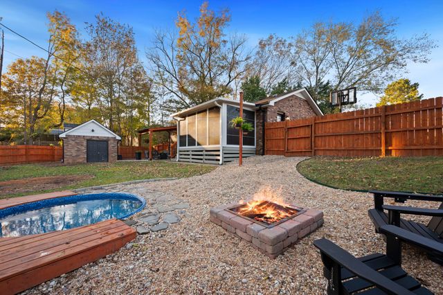 1672 Robin Pl, Clarksville, TN 37043