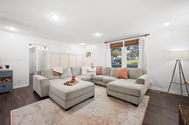 1672 Robin Pl, Clarksville, TN 37043