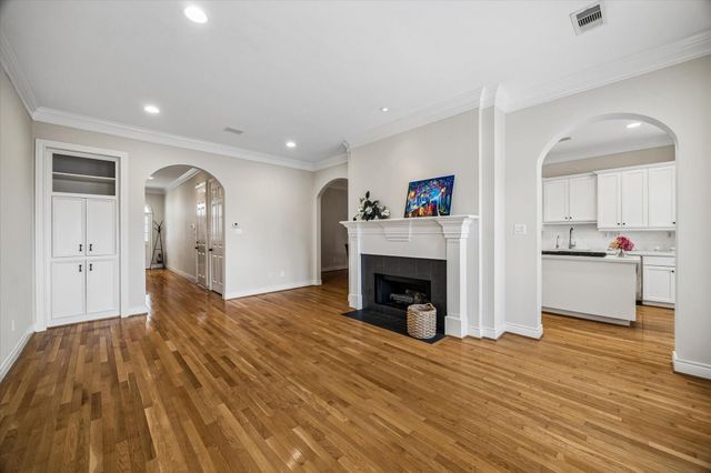 1933 Woodbury Street, Houston, TX 77030