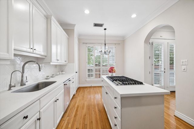 1933 Woodbury Street, Houston, TX 77030