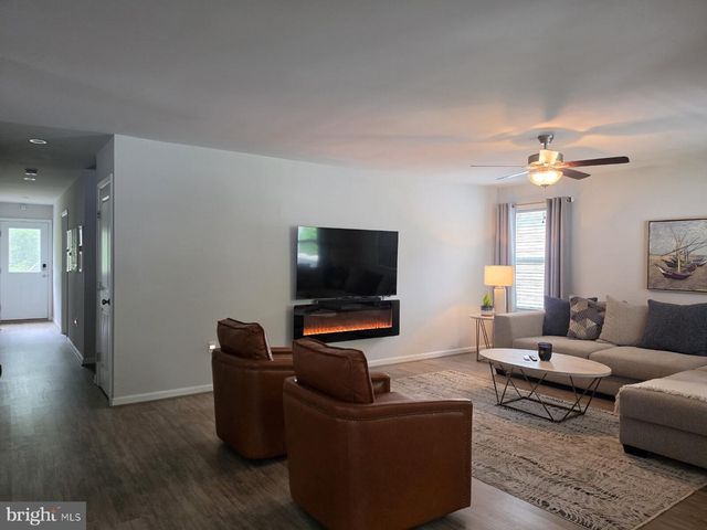 225 9TH ST, Colonial Beach, VA 22443