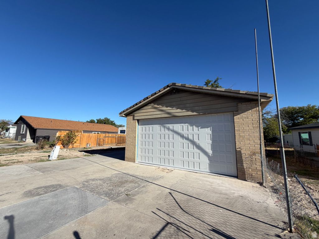 3828 W COUNTRY SQUIRE DR, West Jordan, UT 84088 — exterior