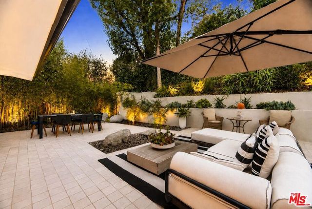 8670 Allenwood Road, Los Angeles, CA 90046