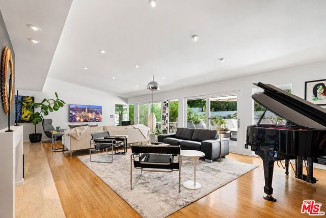 8670 Allenwood Road, Los Angeles, CA 90046