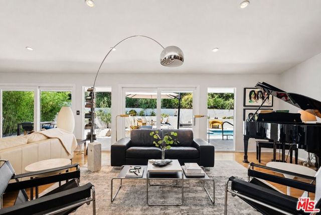 8670 Allenwood Road, Los Angeles, CA 90046