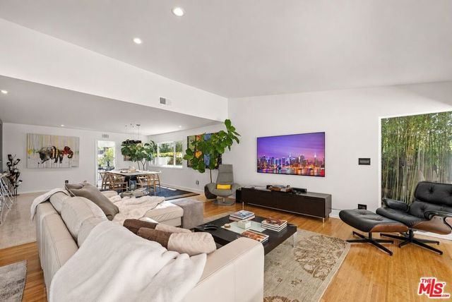 8670 Allenwood Road, Los Angeles, CA 90046