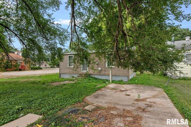 1124 N DANIEL Avenue, Springfield, IL 62702