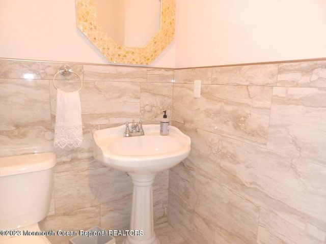 241 Woodcrest Road, Oakhurst, NJ 07755