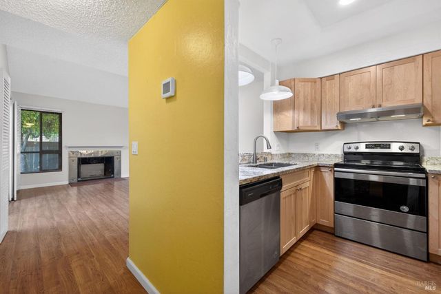 59 Redwood Ct, Santa Rosa, CA 95409