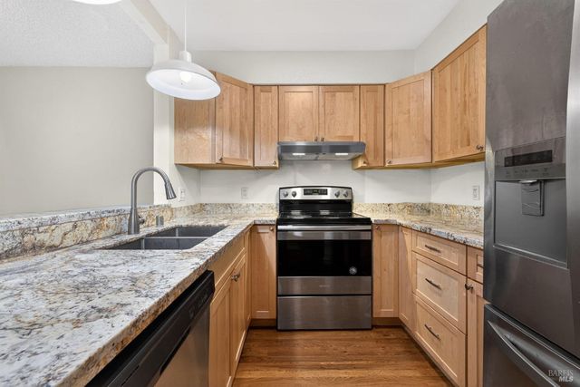 59 Redwood Ct, Santa Rosa, CA 95409